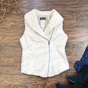 Patagonia • Pelage Fleece Vest cream faux fur zip front asymmetrical shawl